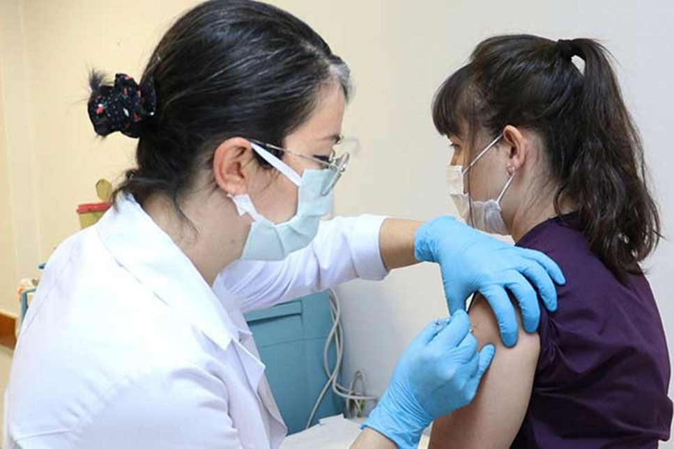Hacettepe'de Çin aşısının ikinci dozu yapıldı: Ciddi bir yan etki görülmedi